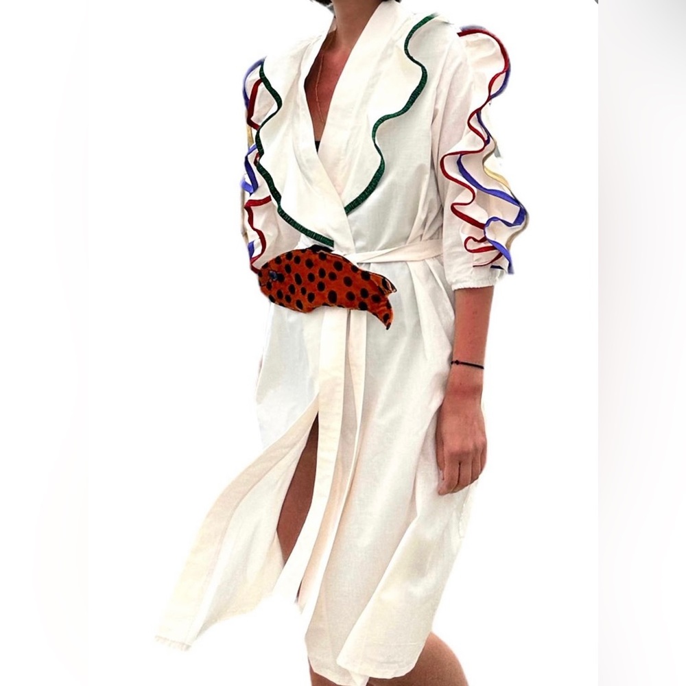 Very stunning, stylish kimonos dress, with belt, worn once, like new